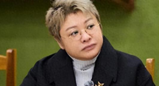 开云体育-贪污上亿、假慈善？这次当众闹“笑话”的韩红，揭开了李湘的体面